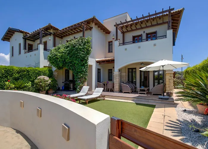 Junior Zeus, Hot Tub And Communal Pool, Aphrodite Hills 库克里亚