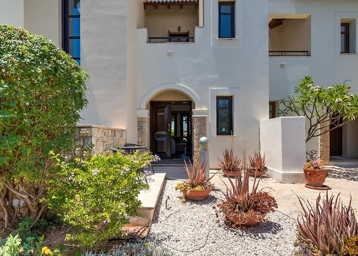 Junior Zeus, Hot Tub And Communal Pool, Aphrodite Hills 别墅