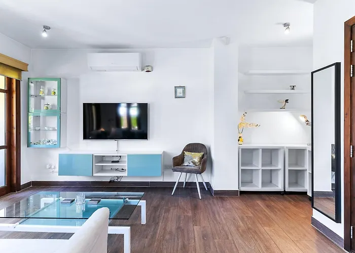 Junior Zeus, Hot Tub And Communal Pool, Aphrodite Hills 别墅