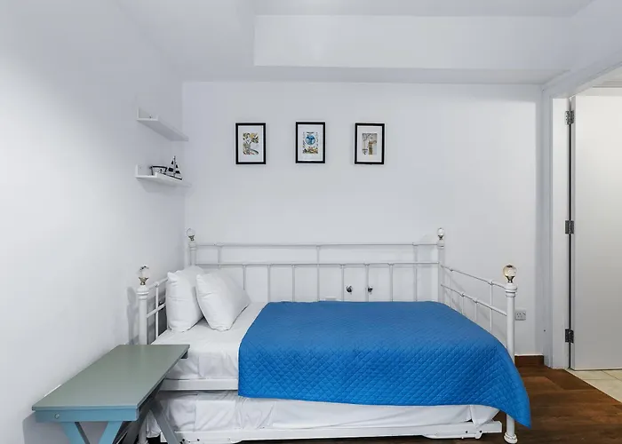 Junior Zeus, Hot Tub And Communal Pool, Aphrodite Hills 别墅 库克里亚