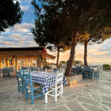 Junior Zeus, Hot Tub And Communal Pool, Aphrodite Hills Вилла *