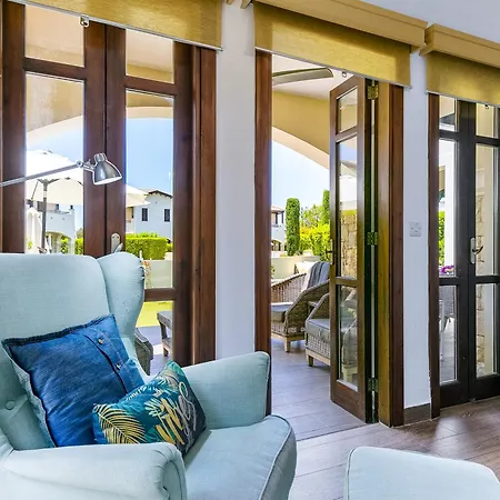 Villa Junior Zeus, Hot Tub And Communal Pool, Aphrodite Hills