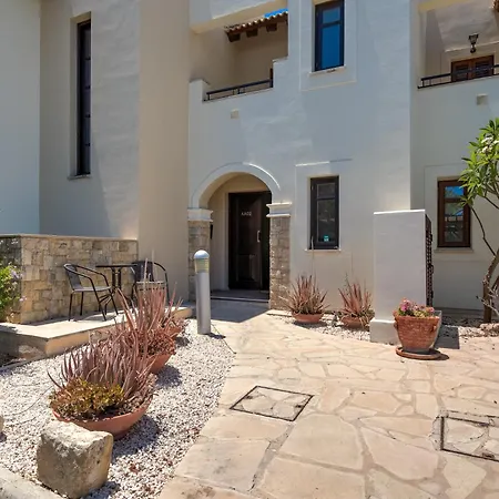 Villa Junior Zeus, Hot Tub And Communal Pool, Aphrodite Hills *