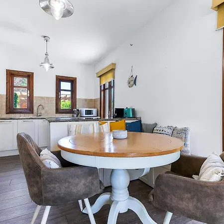 Junior Zeus, Hot Tub And Communal Pool, Aphrodite Hills Villa Kouklia