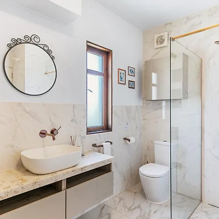 Villa Junior Zeus, Hot Tub And Communal Pool, Aphrodite Hills