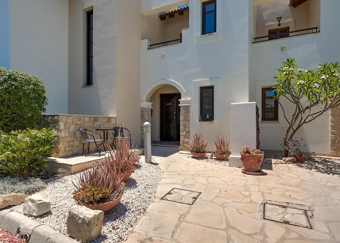 Villa Junior Zeus, Hot Tub And Communal Pool, Aphrodite Hills *