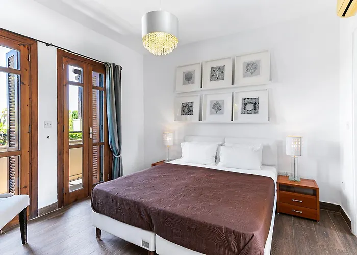 Junior Zeus, Hot Tub And Communal Pool, Aphrodite Hills Villa *